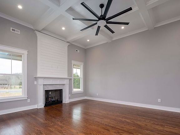 5th image of 222 Arthur Ln NW