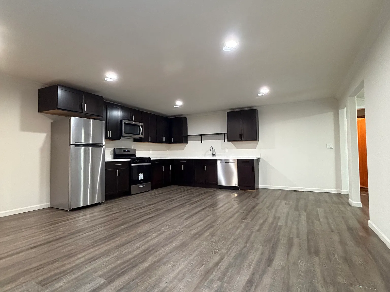 2 bed, 1350 sqft, $2,295 — Photo 3
