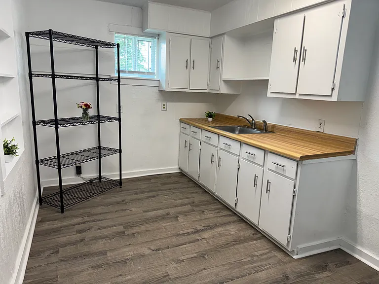 1115 Elgin St — Photo 3