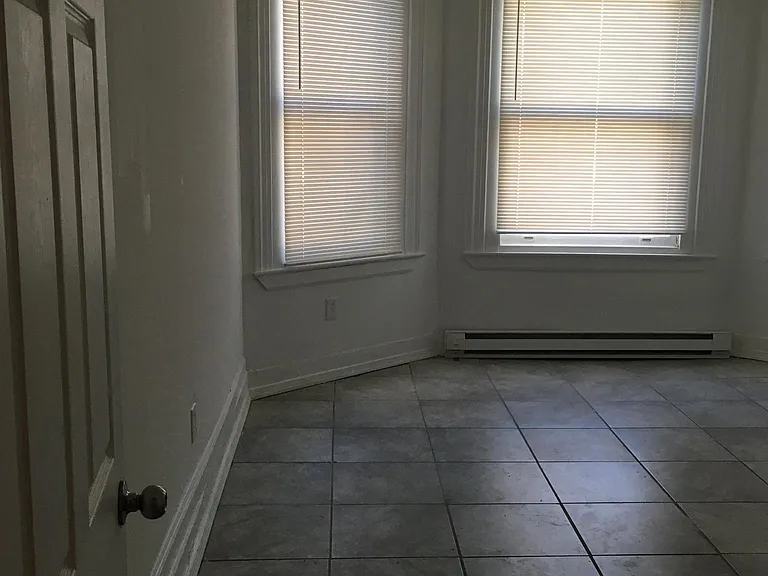 4943 Penn St #1B — Photo 9