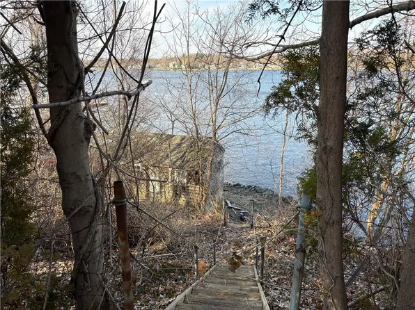 351 County Rd, Barrington, RI 02806