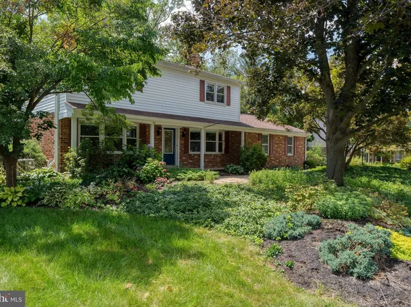 1270 Detwiler Dr, York, PA 17404