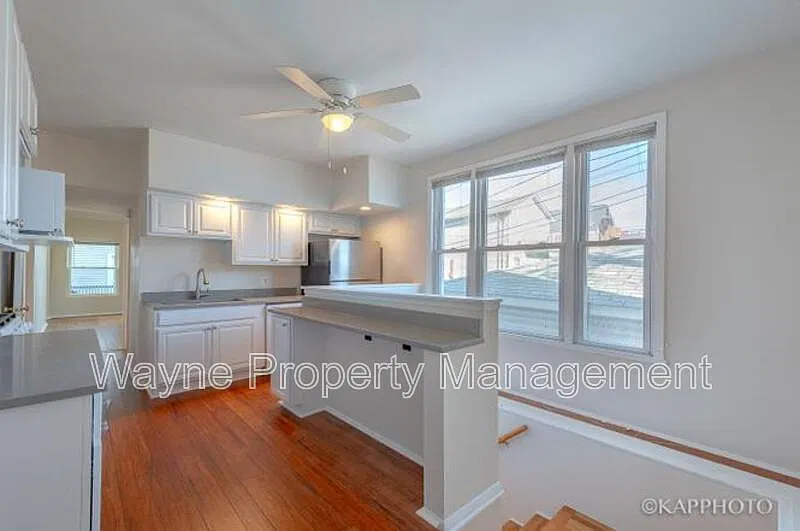 4 bed, 2.0 bath, 1400 sqft, $3,900 — Photo 1