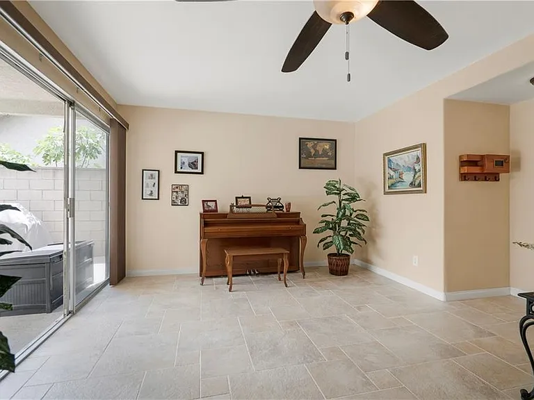 10112 Banyan St — Photo 14