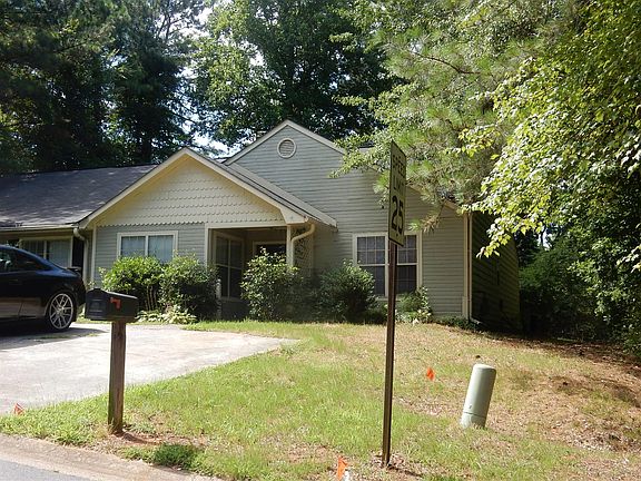 3rd image of 723 Farmdale Way