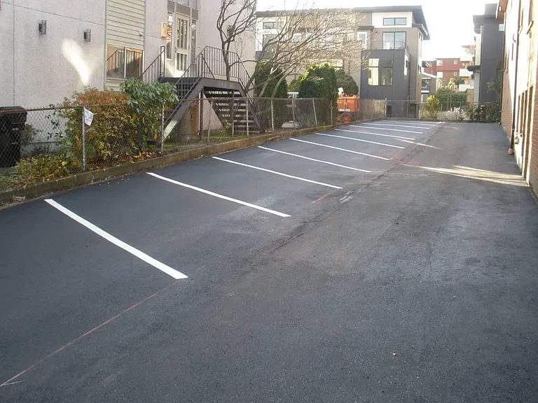 721 Nob Hill Ave N — Photo 13