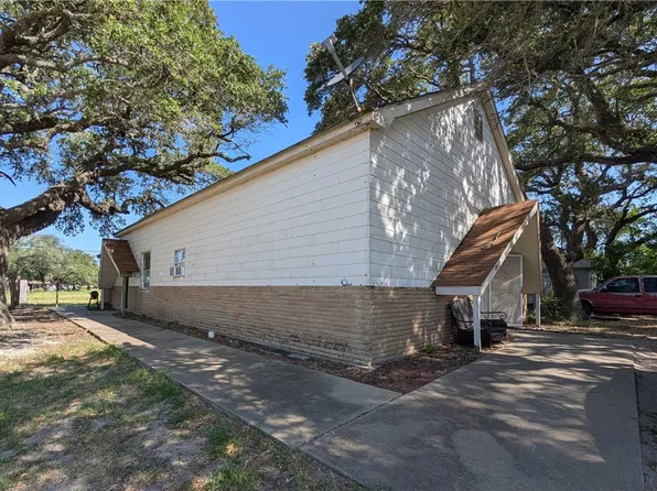 1060 S Whitney St, Aransas Pass, TX 78336