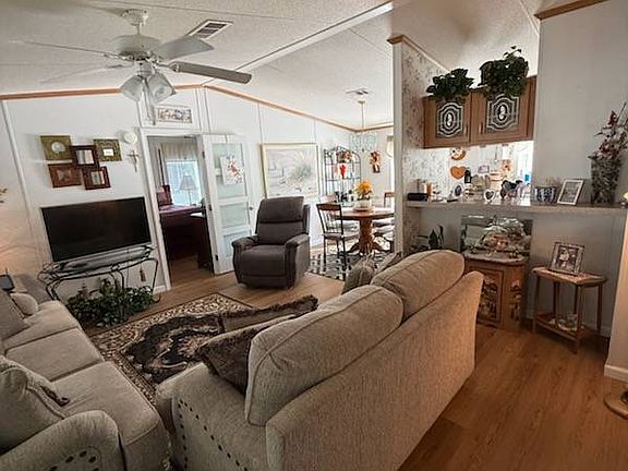 2nd image of 692 Tulip Cir E