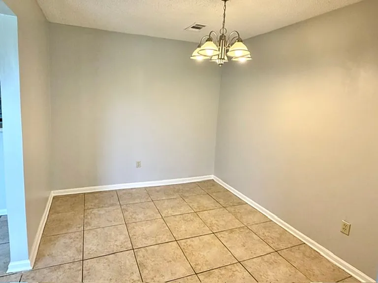 5435 Gardendale St — Photo 5