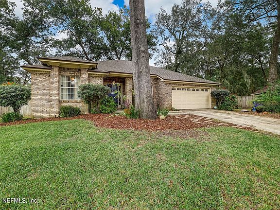 2nd image of 10957 Berkshire Ln
