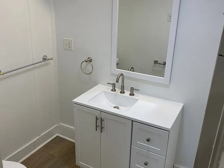400 N Anderson St #400 — Photo 9