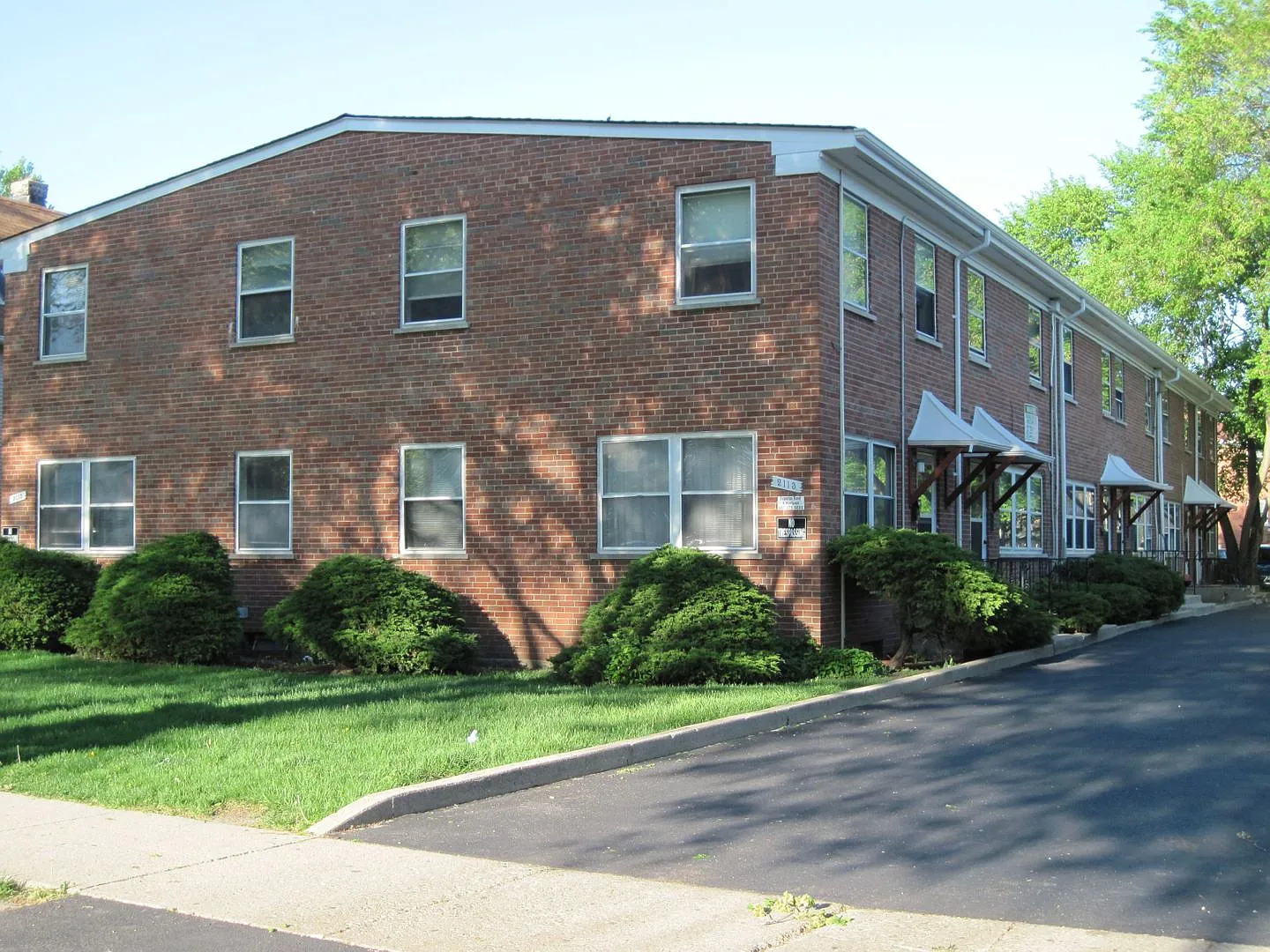 304 - *2113-15 Darrow Building* — Photo 1