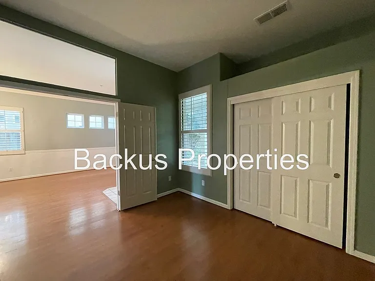 10 Elizabeth Cir — Photo 17