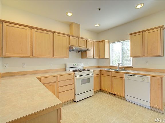 5th image of 4112 214th St SW APT C