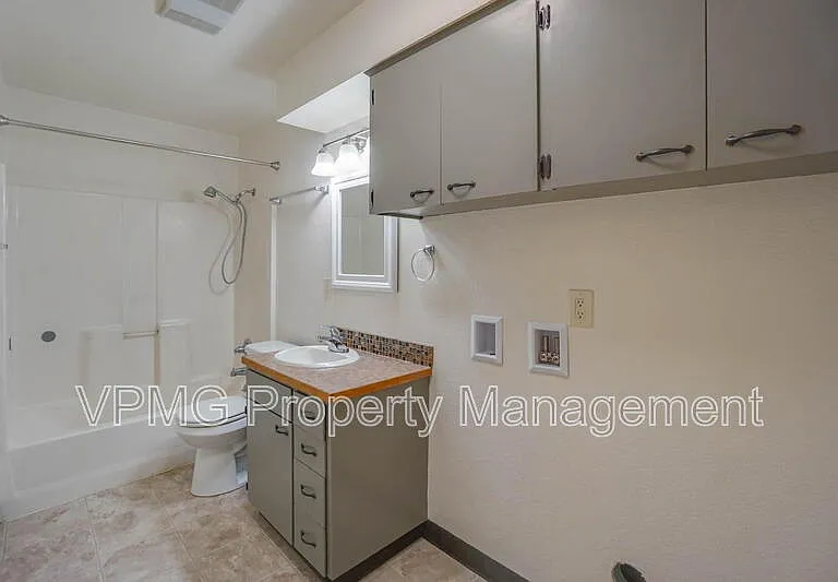 609 W McLoughlin Blvd — Photo 13