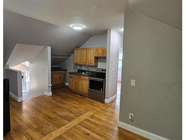 16 Monticello St #2 — Photo 2