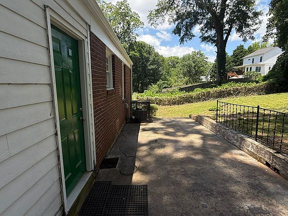 4th image of 1312 George W Brumley Way SE