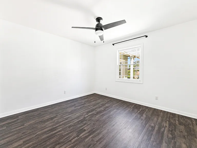 20940 Conradi Ave — Photo 12