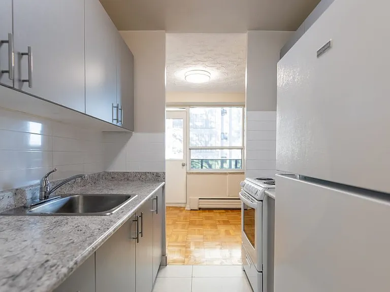 839 Roselawn Ave — Photo 11
