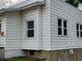 221 8th St, Sheldon, IA 51201