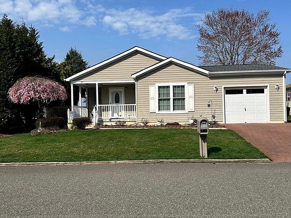2nd image of 52 Oak Ridge Ln