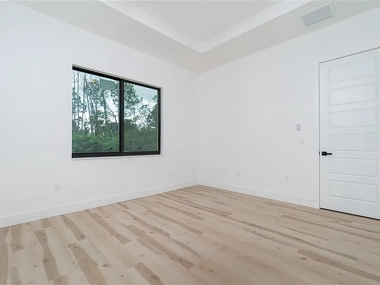 289 Albatross Rd — Photo 10