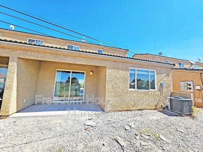 1080 Karen Ct #3 — Photo 31
