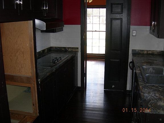 4th image of 640 Wintergreen St