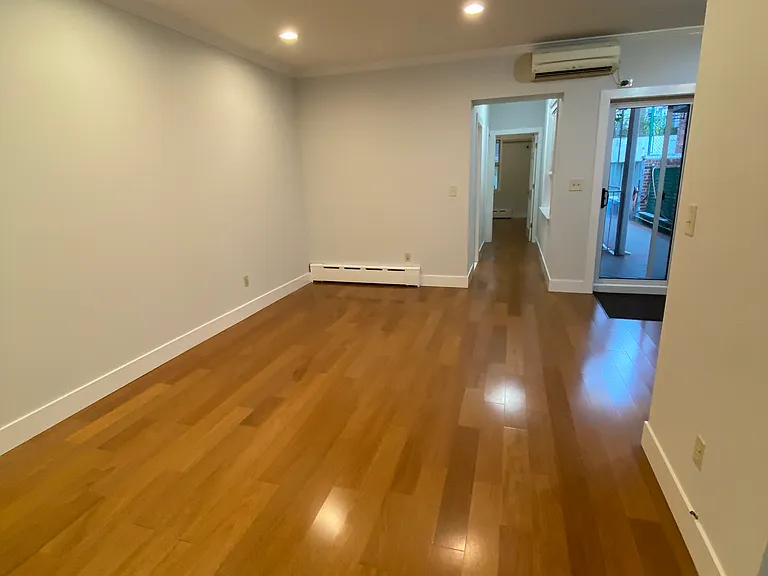 34-27 Crescent St #2 — Photo 1