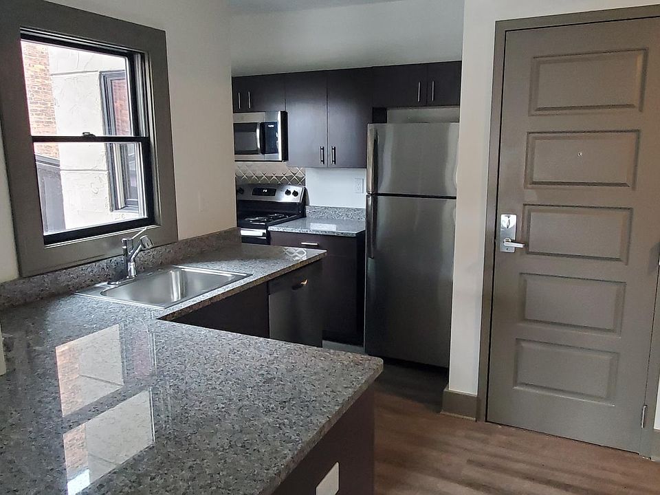 2nd image of 616 Niagara St #201