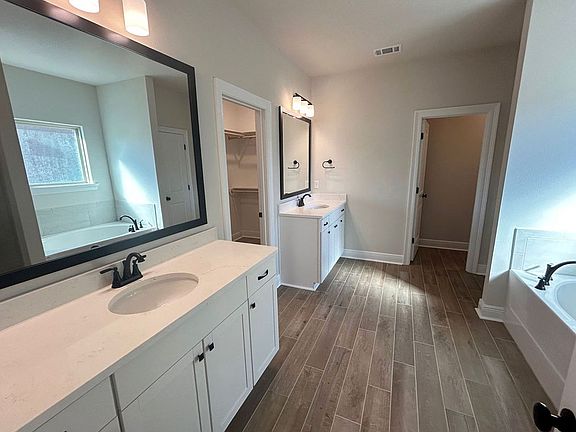 Photos are of a similar plan Henri III G