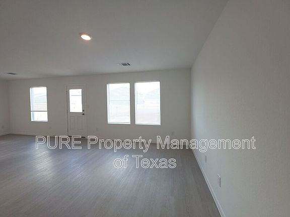 5th image of 313 Stratus Ln