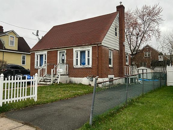 2nd image of 140 Gilman St