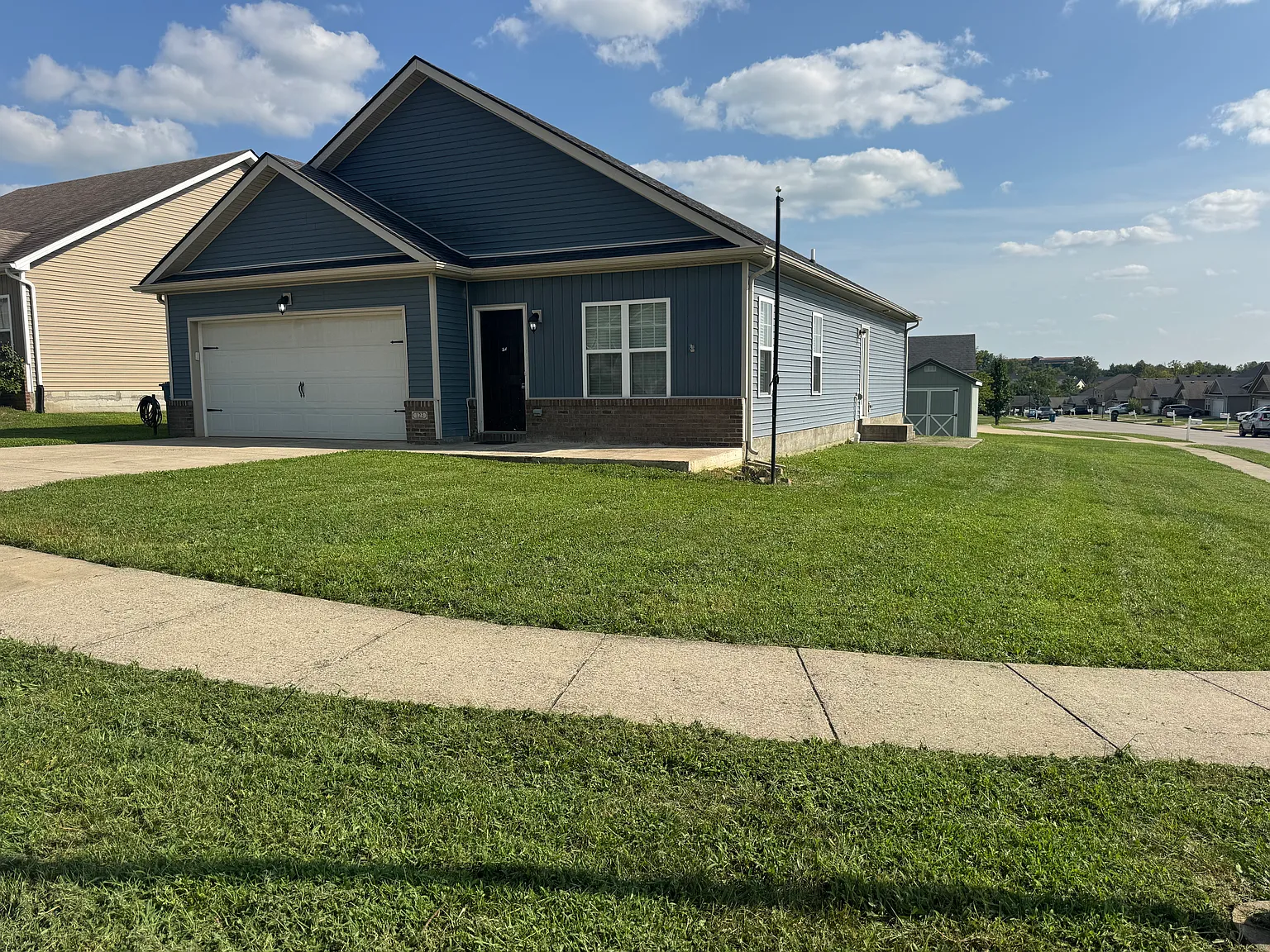 3 bed, 1250 sqft, $1,925 — Photo 2