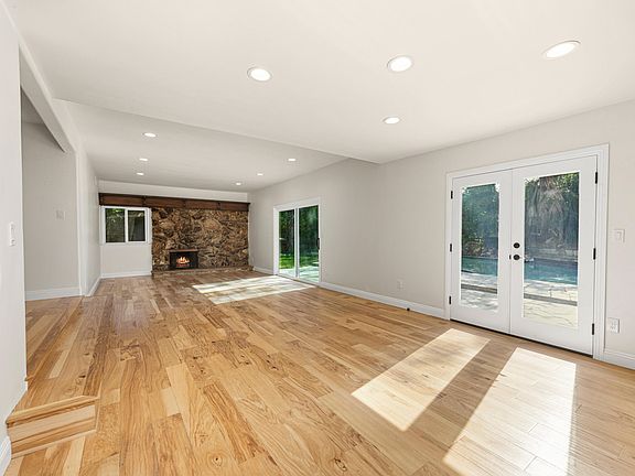 4th image of 8311 Jason Ave