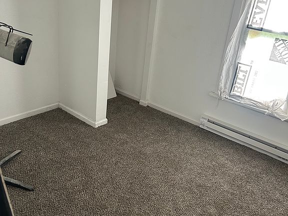 5th image of 619 Orchard St
