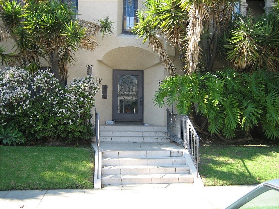 2nd image of 327 N Sycamore Ave