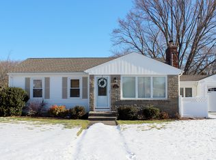 2 Bart Dr, Riverside, RI 02915