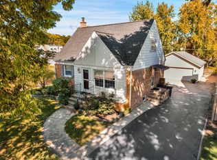 687 S Mitchell Ave, Elmhurst, IL 60126