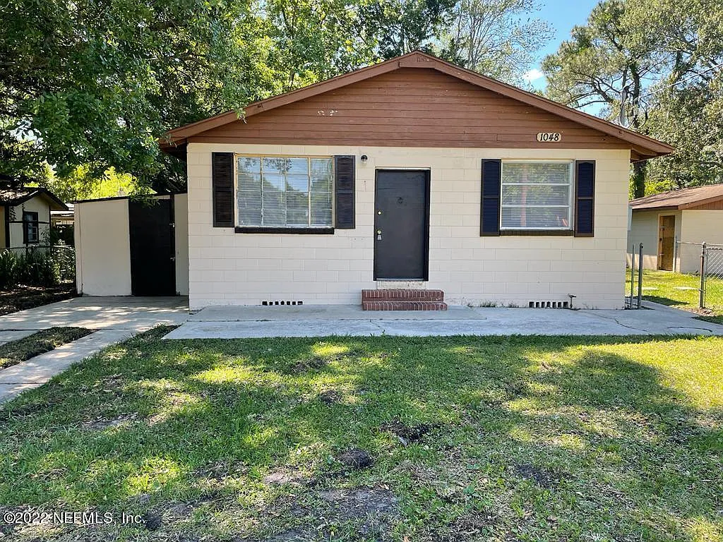 3 bed, 1.0 bath, 1088 sqft, $1,350 — Photo 1