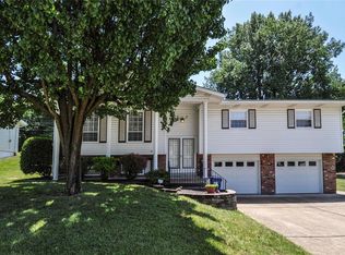 832 Mayer Dr, Saint Charles, MO 63301