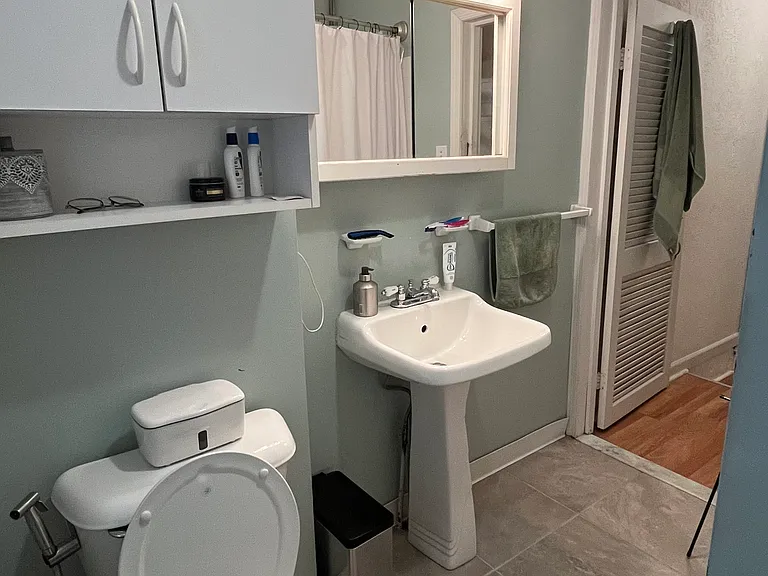 464 Parker Ave — Photo 16