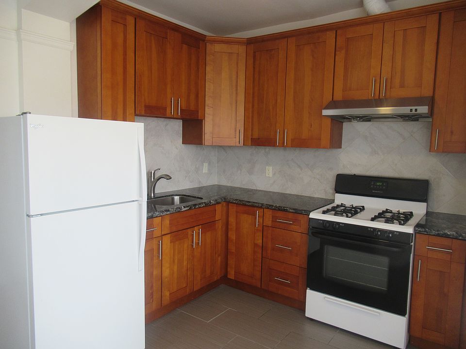 1st image of 890 32nd Ave #6