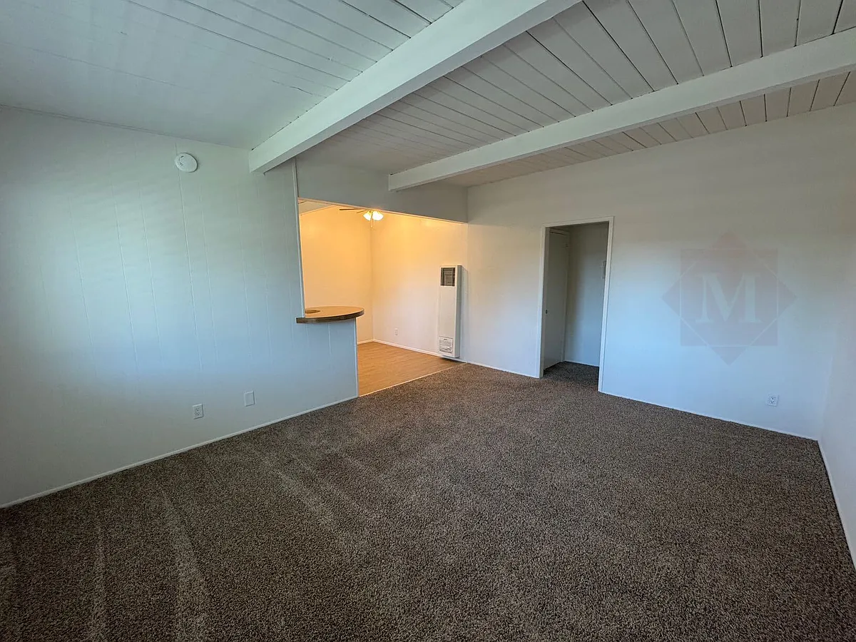 Building Photo - 2102 Bath St #12
