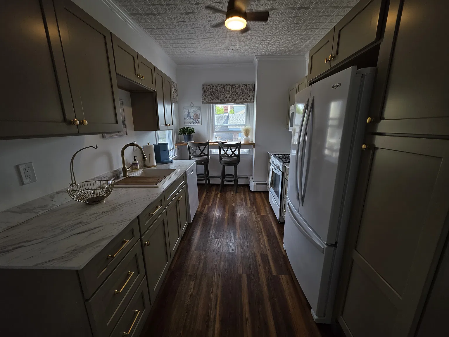 2 bed, 925 sqft, $3,800 — Photo 3