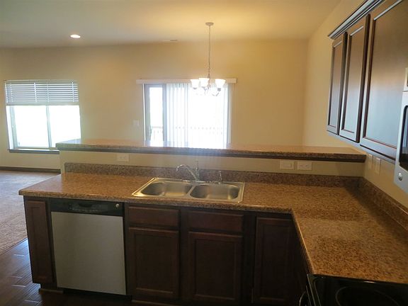 4th image of 1425 Marilyn Dr