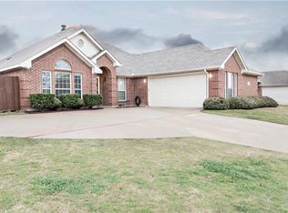 6401 Mill Valley Dr, Midlothian, TX 76065