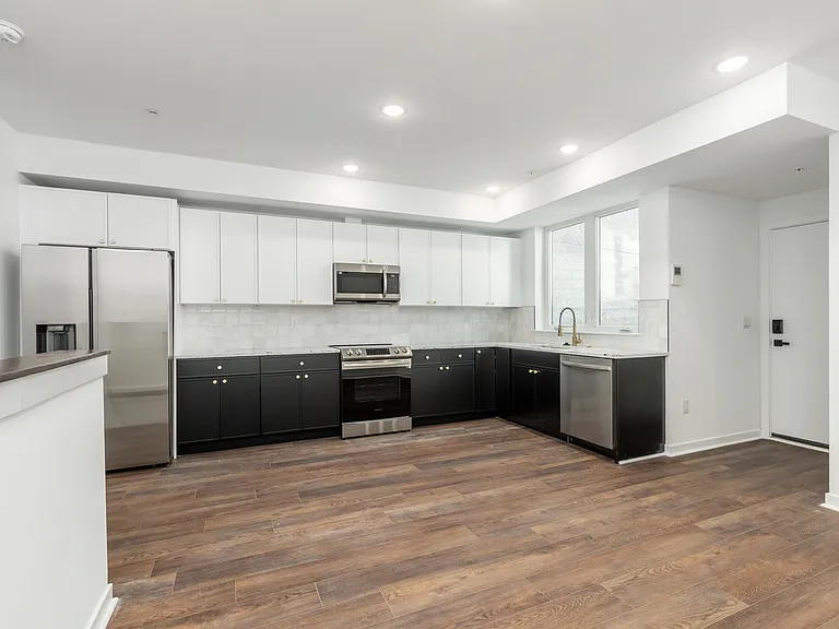 608 S American St #1 — Photo 3