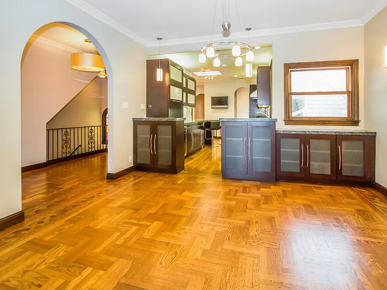 2335 Francisco St — Photo 6