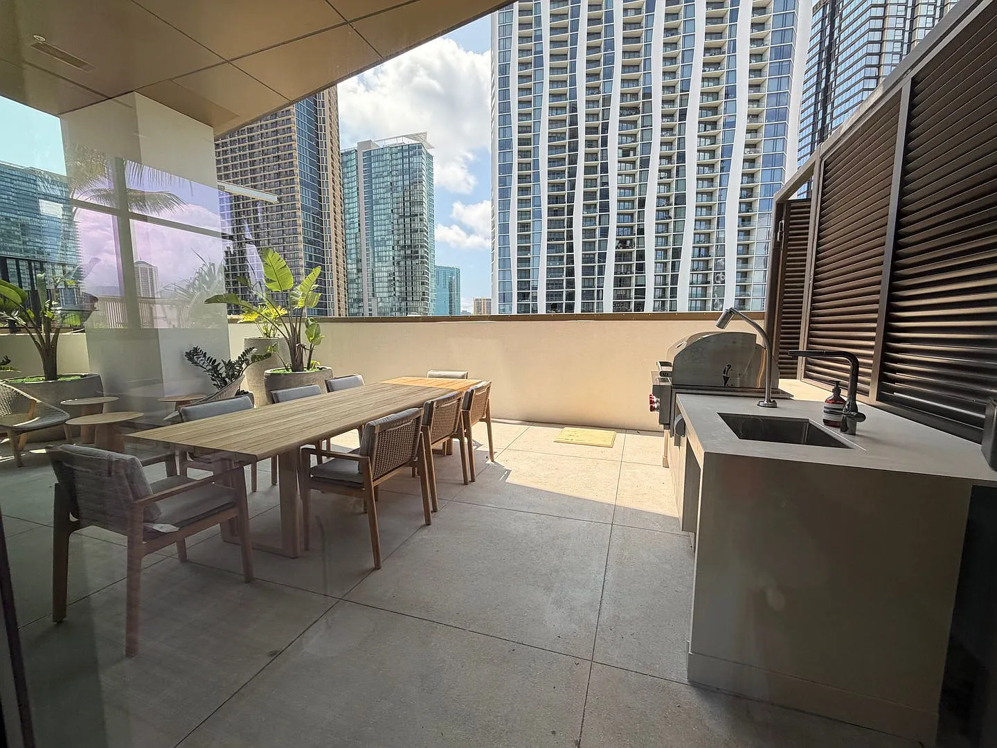 $4200, 1br/1ba/1pkg Secured, The Park @Ward Village, Luxury Living — Photo 4